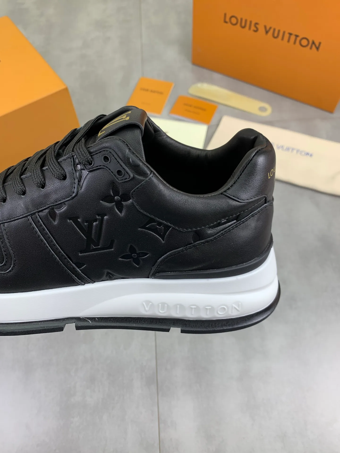 Factory price P820 💶 Top version [LOUIS VUITTON] counter series (original order) new style 🍀LV Louis Vuitton - top version LV classic high-top trendy shoes! Made of imported original craft calfskin, original breathable lining, and original wear-resistant, lightweight, high-end TPU outsole! High quality products! 3️⃣ colors available, size: men’s 39-44 (38 45 customized)